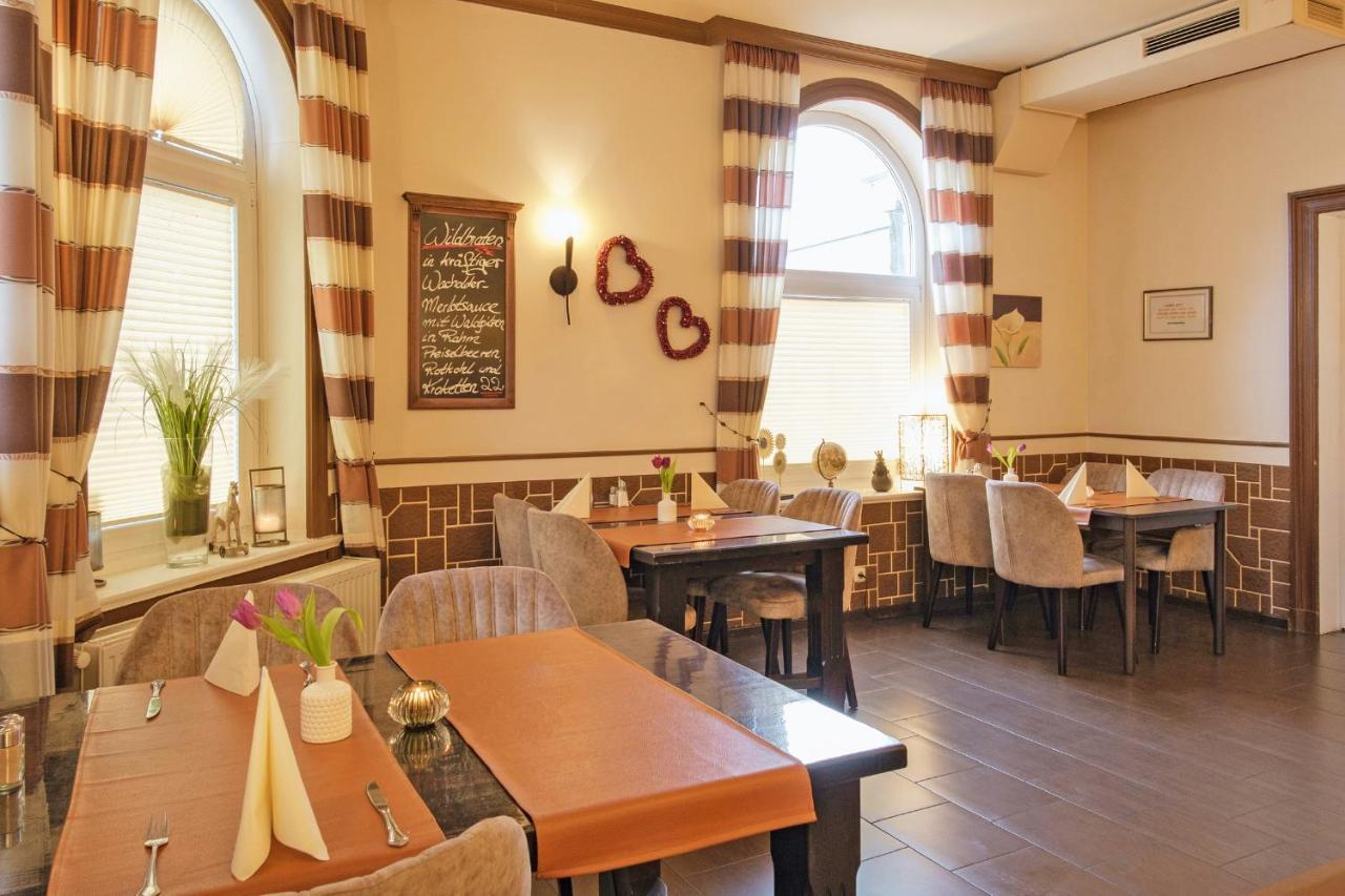 Hotel-Restaurant Holsteiner Hof เกสทาคท์ ภายนอก รูปภาพ