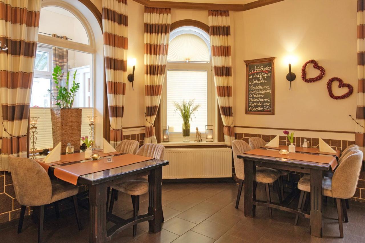 Hotel-Restaurant Holsteiner Hof เกสทาคท์ ภายนอก รูปภาพ