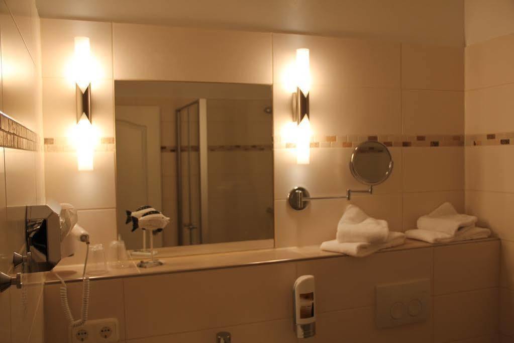 Hotel-Restaurant Holsteiner Hof เกสทาคท์ ภายนอก รูปภาพ
