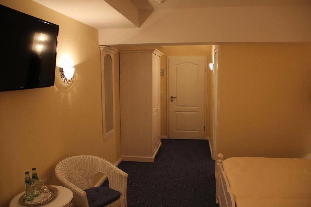 Hotel-Restaurant Holsteiner Hof เกสทาคท์ ภายนอก รูปภาพ